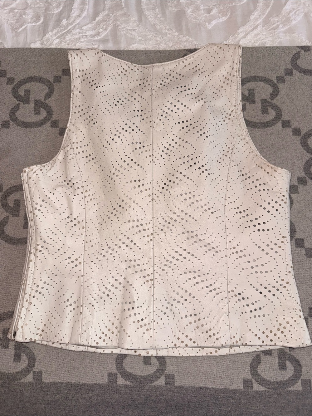 VTG Danier Genuine Leather Sleeveless Eyelet V-Neck Top white - Picture 8 of 8